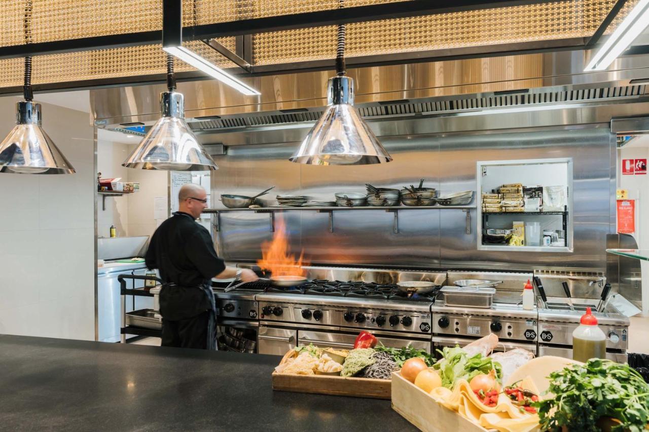 Peppers Waymouth Hotel Аделаида Экстерьер фото A chef working in a restaurant kitchen