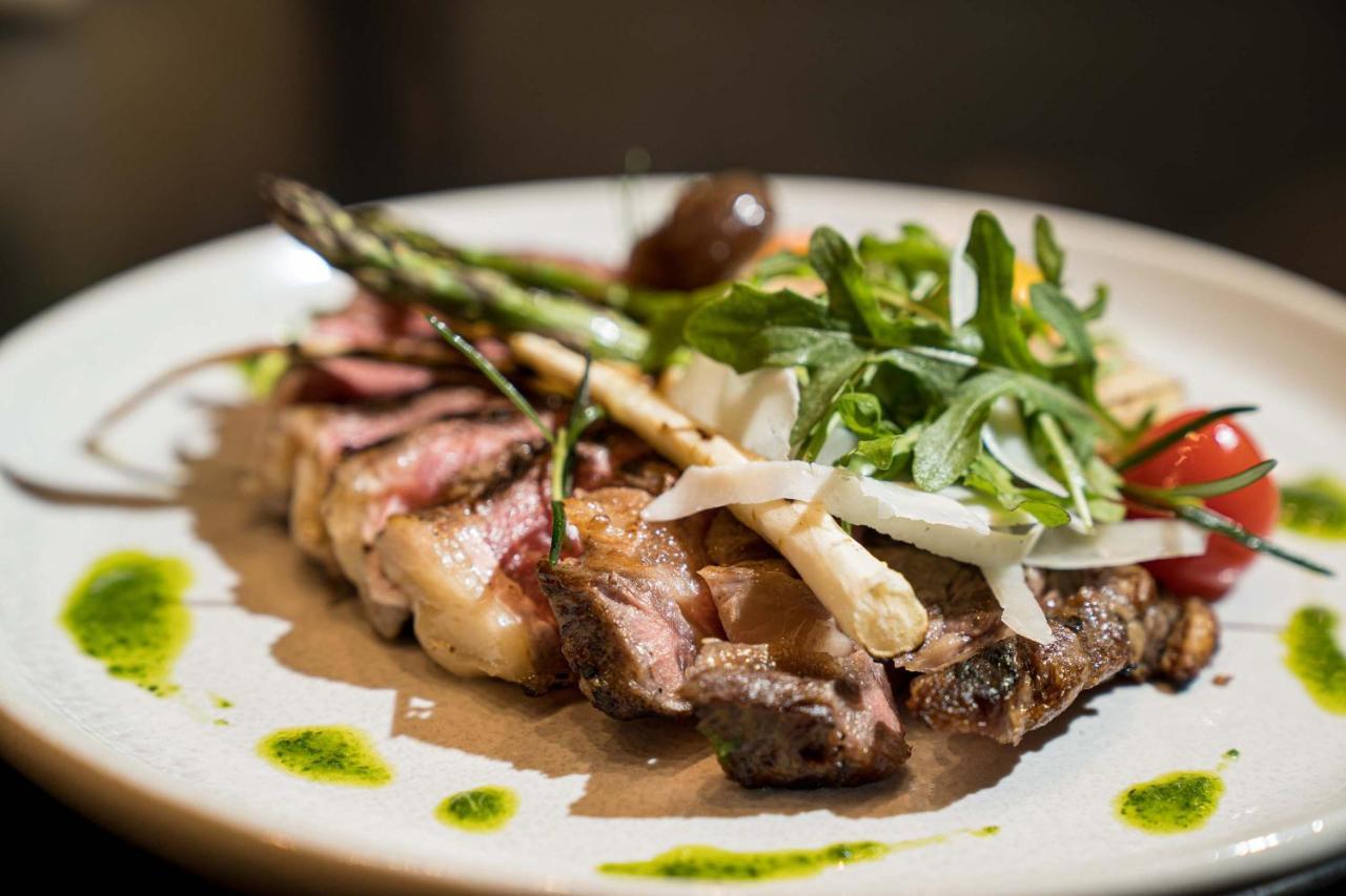 Peppers Waymouth Hotel Аделаида Экстерьер фото A steak prepared with a balsamic glaze