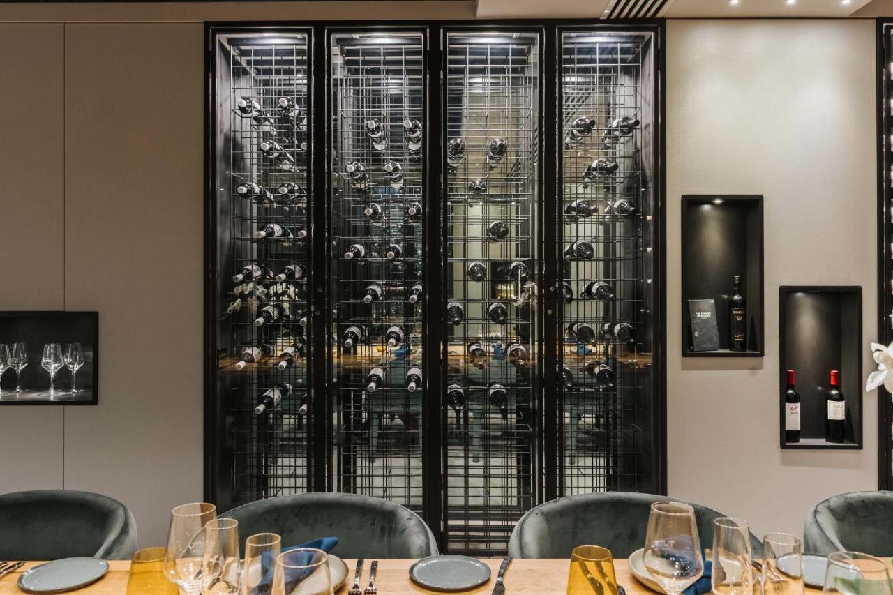 Peppers Waymouth Hotel Аделаида Экстерьер фото Wine display at the restaurant
