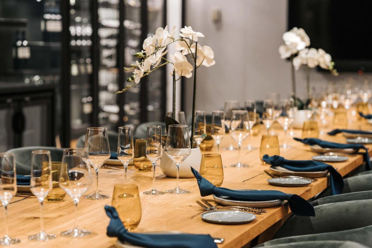 Peppers Waymouth Hotel Аделаида Экстерьер фото The table at the 2019 World Wine Awards