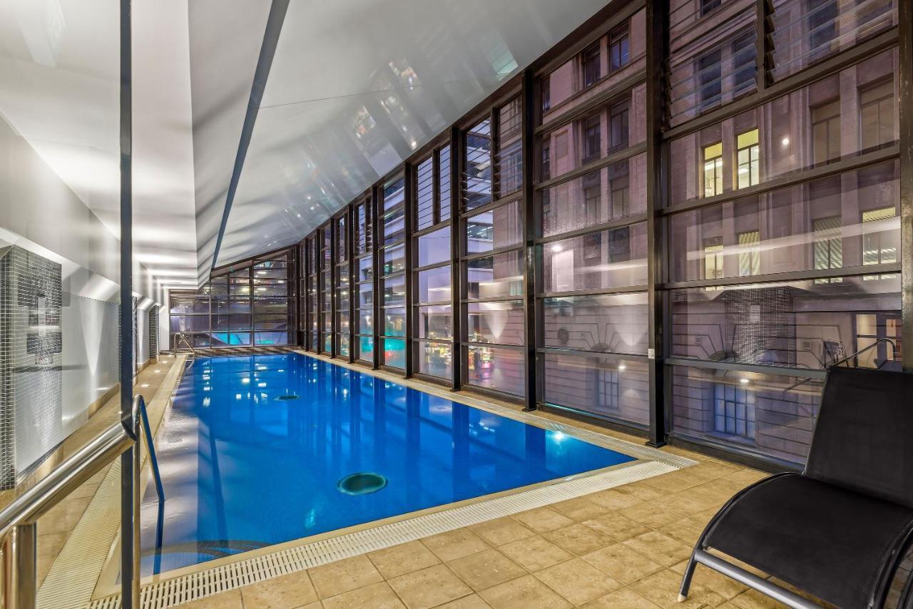 Peppers Waymouth Hotel Аделаида Экстерьер фото The pool at the hotel